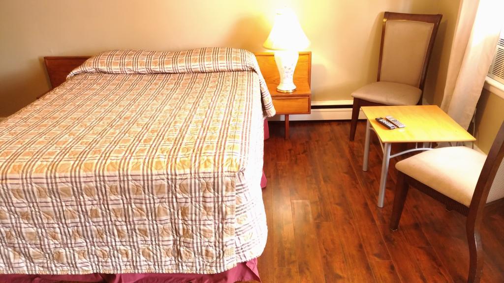 Maple Leaf Motel 德里 外观 照片