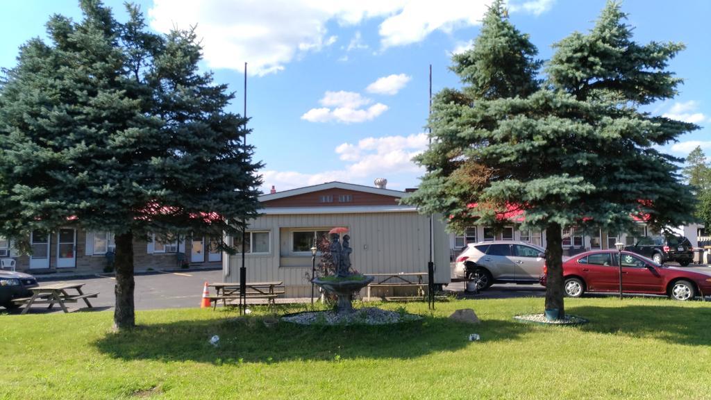 Maple Leaf Motel 德里 外观 照片