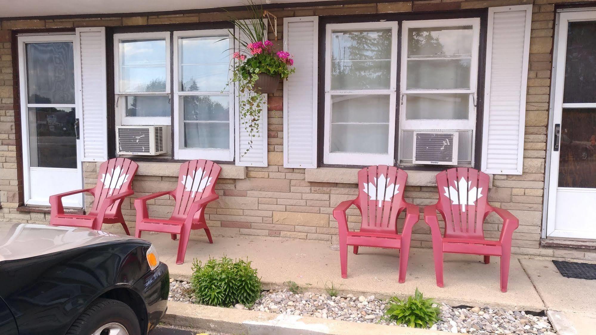 Maple Leaf Motel 德里 外观 照片