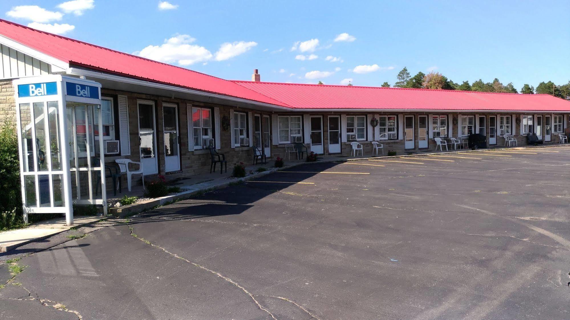 Maple Leaf Motel 德里 外观 照片