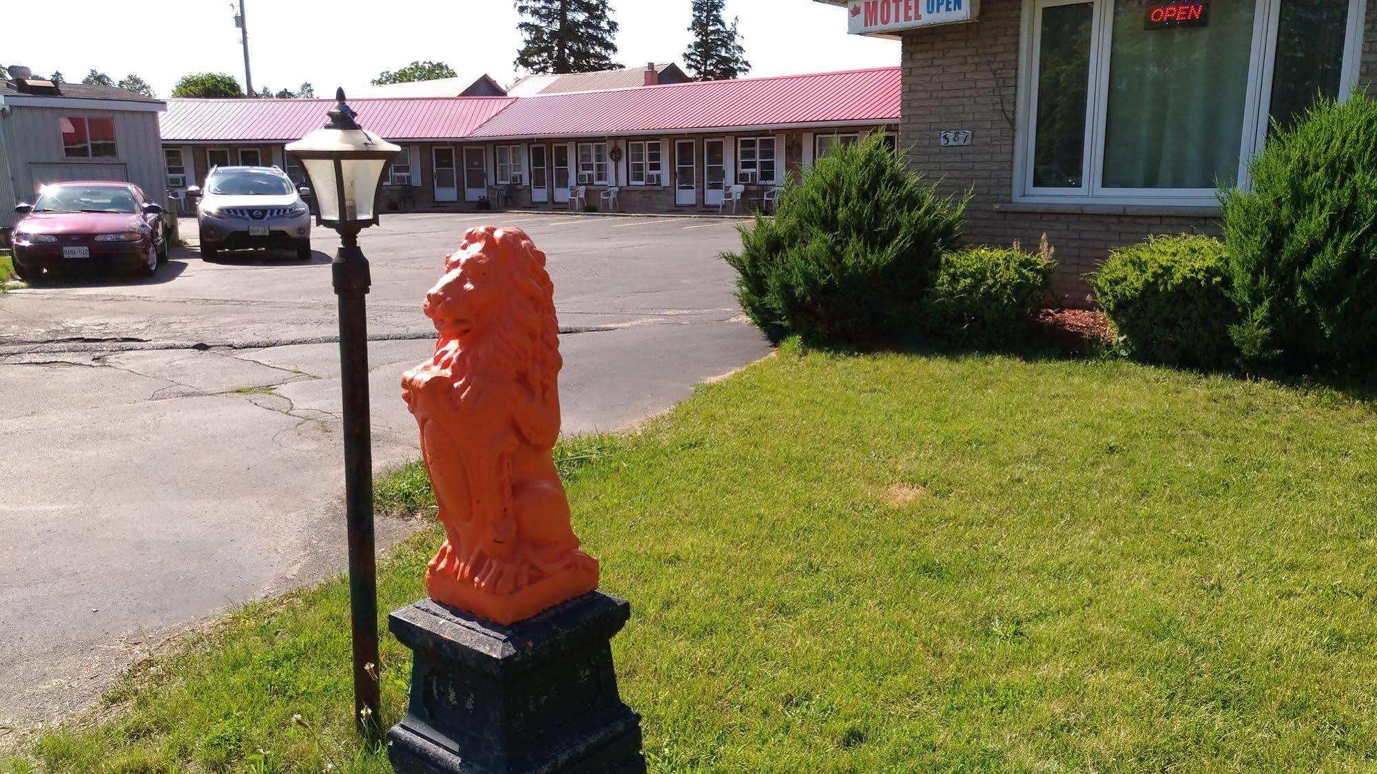 Maple Leaf Motel 德里 外观 照片
