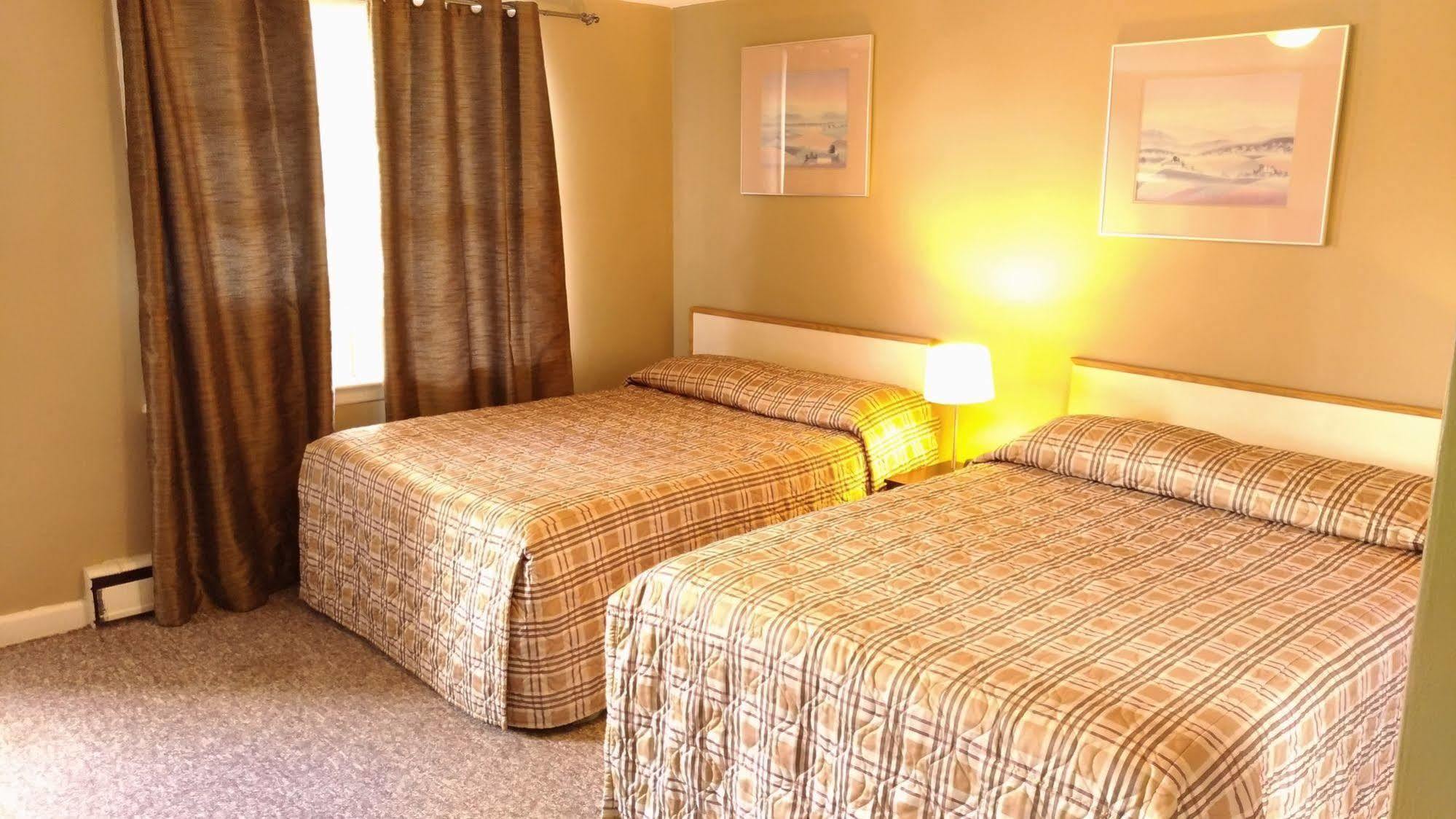 Maple Leaf Motel 德里 外观 照片