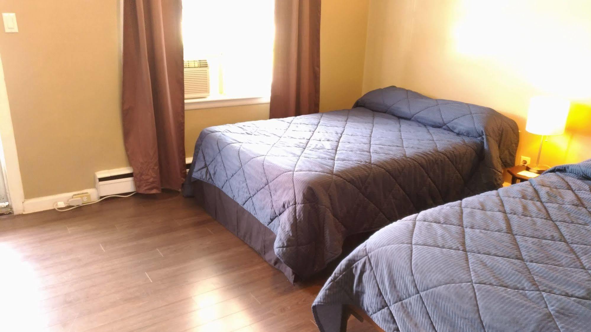 Maple Leaf Motel 德里 外观 照片