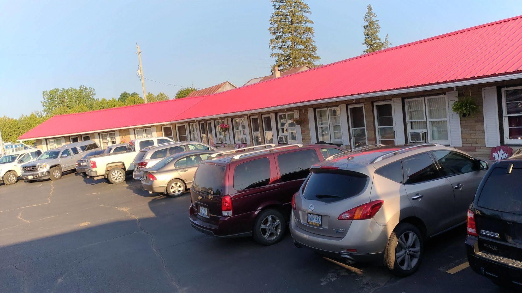 Maple Leaf Motel 德里 外观 照片